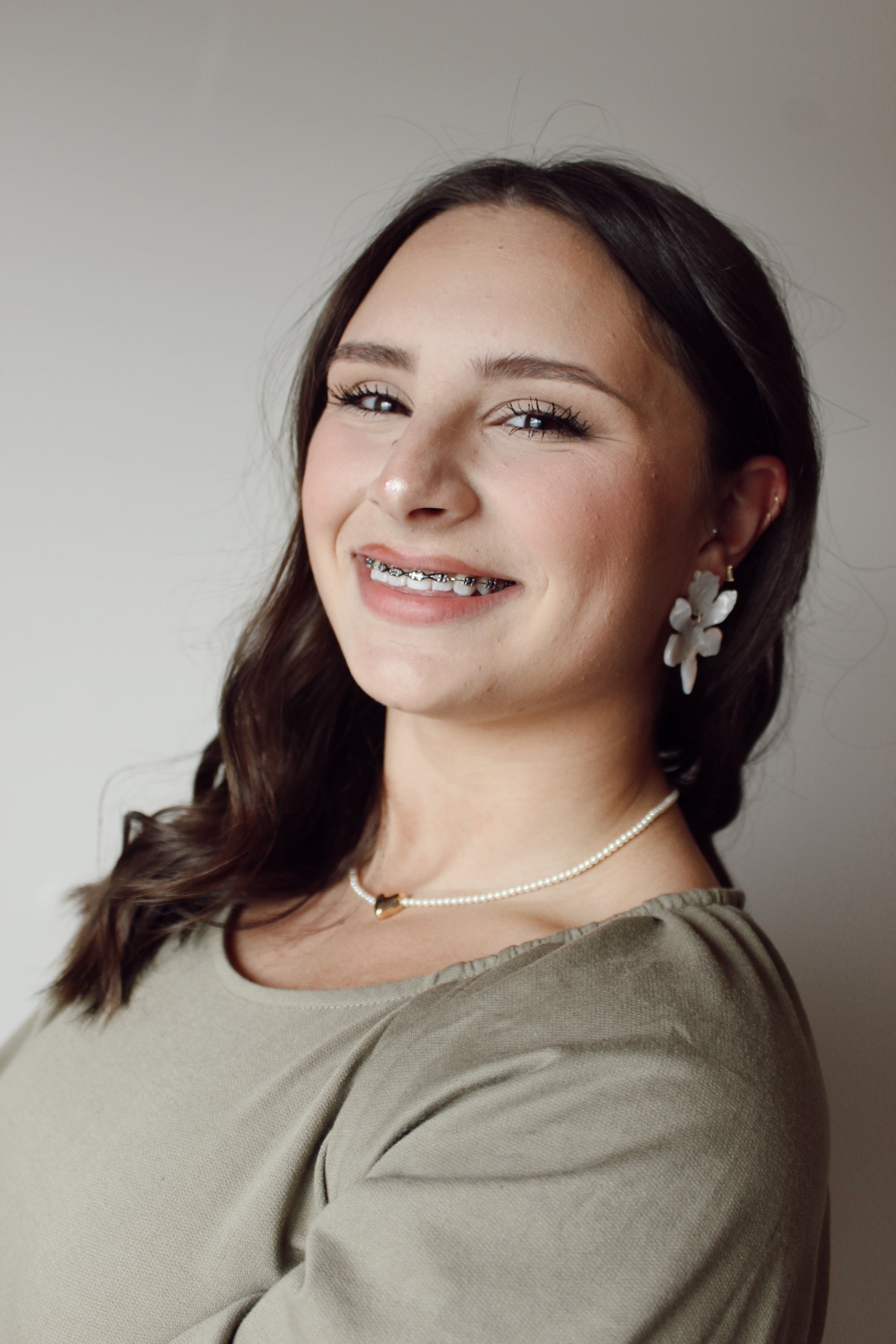 Stand Out Floral Earrings / Pearl