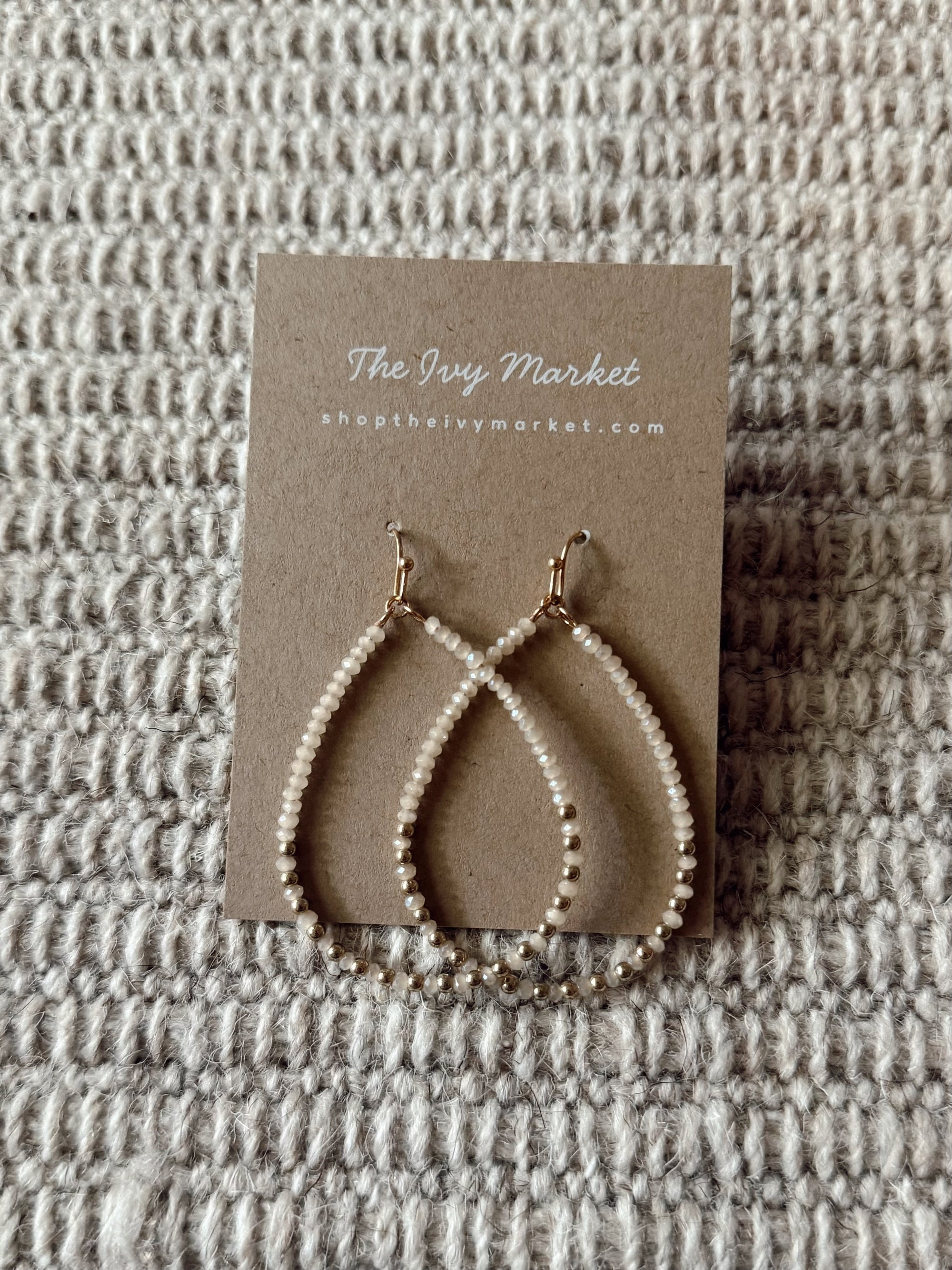 Summer Sand Beaded Earrings / Taupe