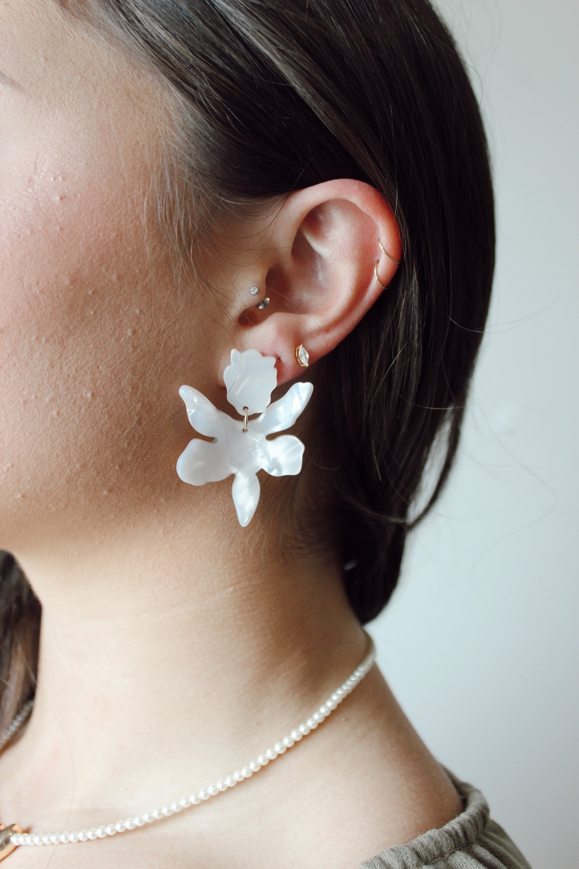 Stand Out Floral Earrings / Pearl