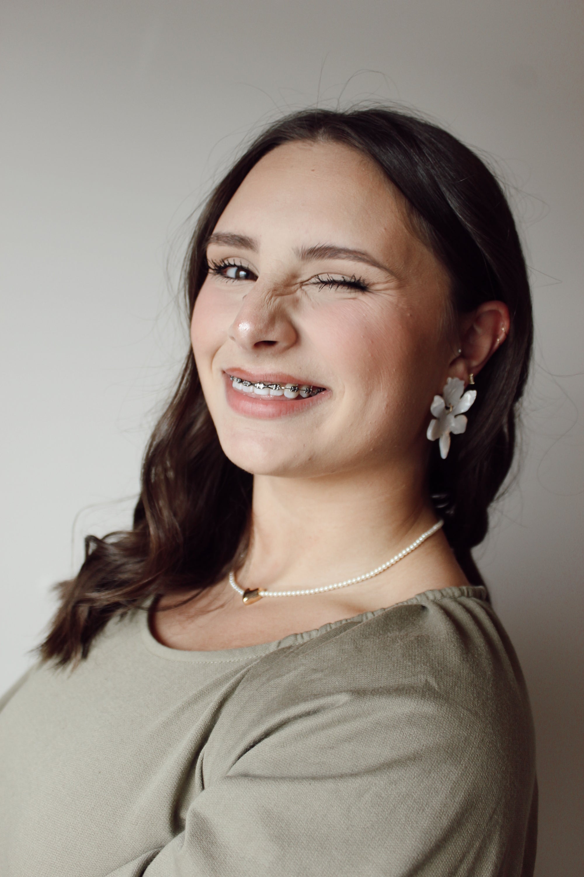 Stand Out Floral Earrings / Pearl